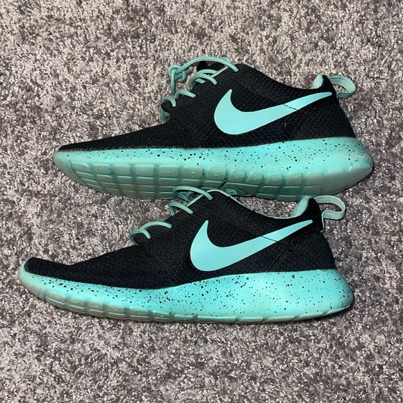 Women's Nike Roshe Runs - Picture 4 of 6
